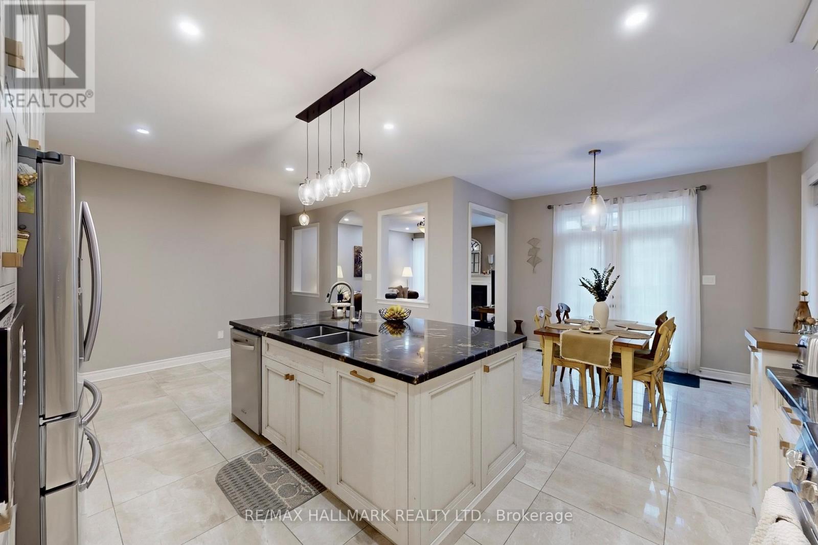 192 Tonner Crescent, Aurora, Ontario  L4G 0G8 - Photo 10 - N12701384