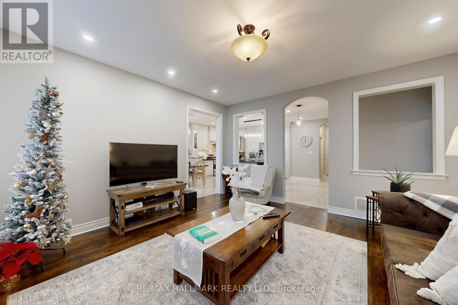 192 Tonner Crescent, Aurora, Ontario  L4G 0G8 - Photo 5 - N12701384