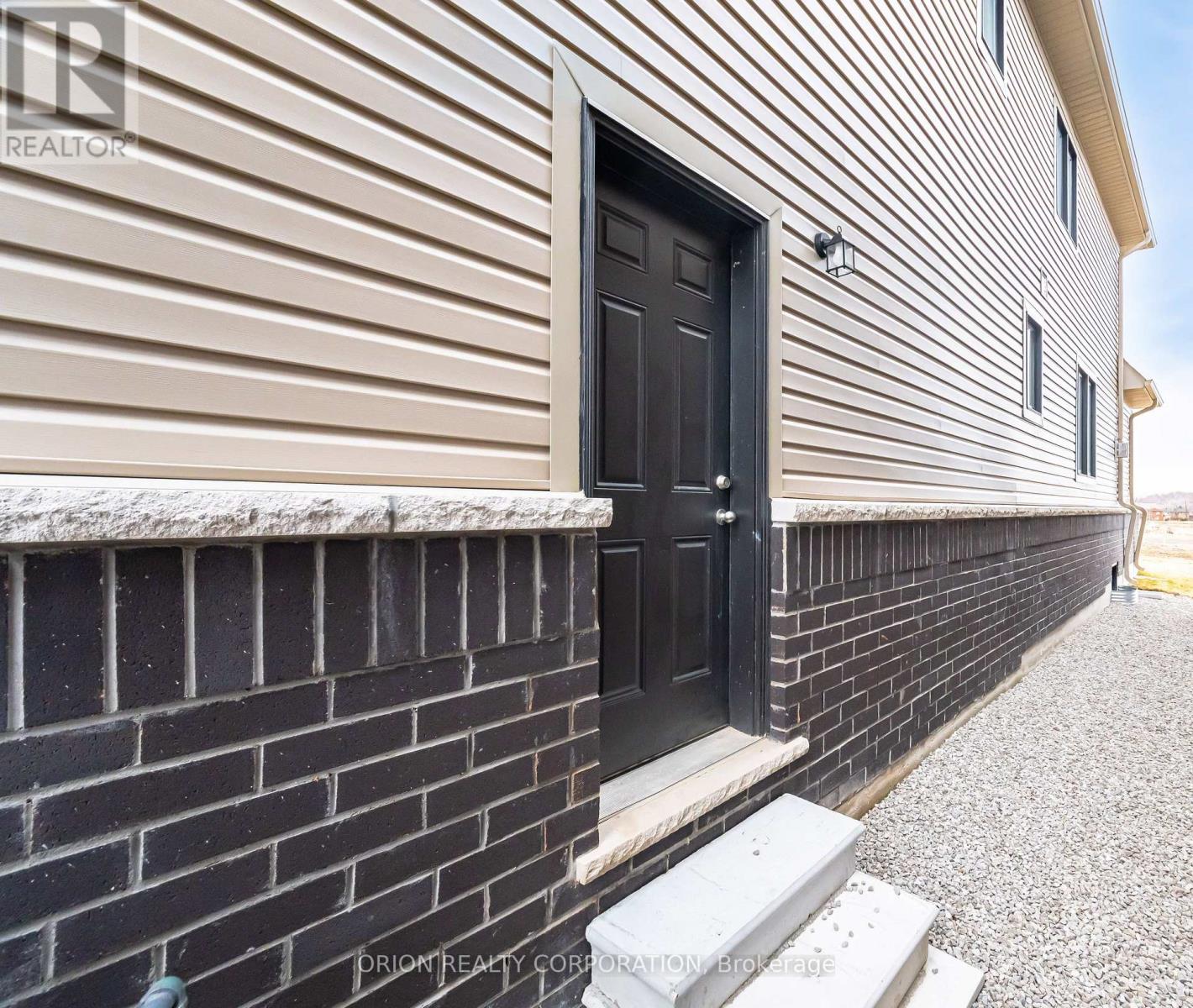 18 Kingsbury Trail, Barrie, Ontario  L9K 0W9 - Photo 3 - S12701354