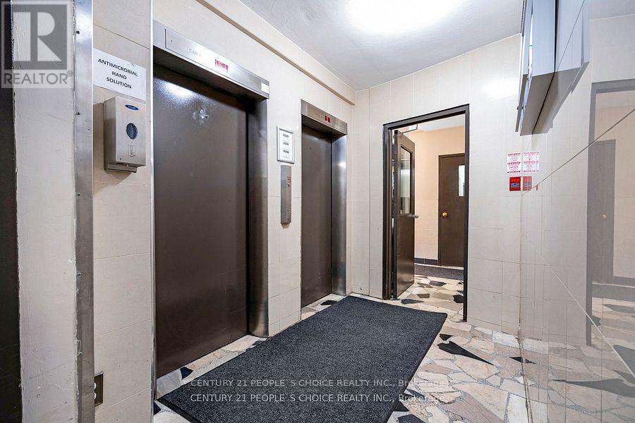 201 - 30 Speers Road, Oakville, Ontario  L6K 2E4 - Photo 6 - W12701344