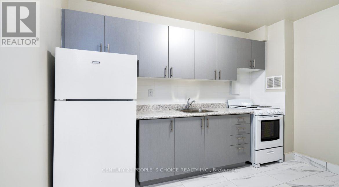 201 - 30 Speers Road, Oakville, Ontario  L6K 2E4 - Photo 9 - W12701344