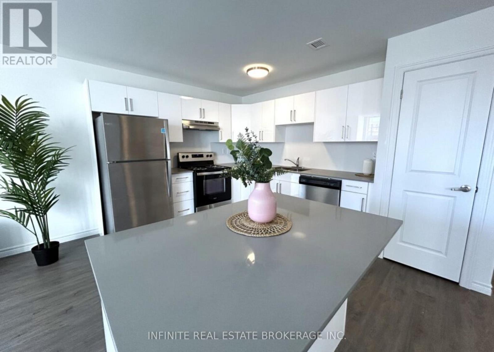 611 - 1254 Marlborough Court, Oakville, Ontario  L6H 7X6 - Photo 3 - W12701398