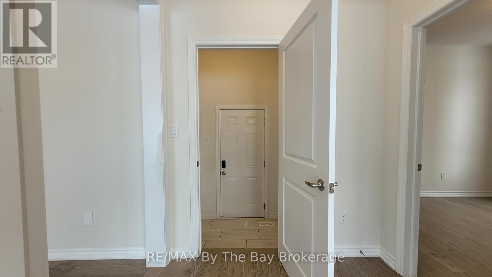 11 Del Ray Crescent, Wasaga Beach, Ontario  L9Z 0N7 - Photo 12 - S12701508