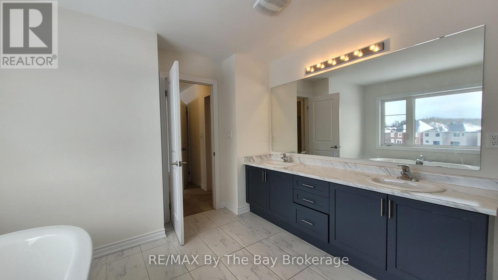 11 Del Ray Crescent, Wasaga Beach, Ontario  L9Z 0N7 - Photo 24 - S12701508