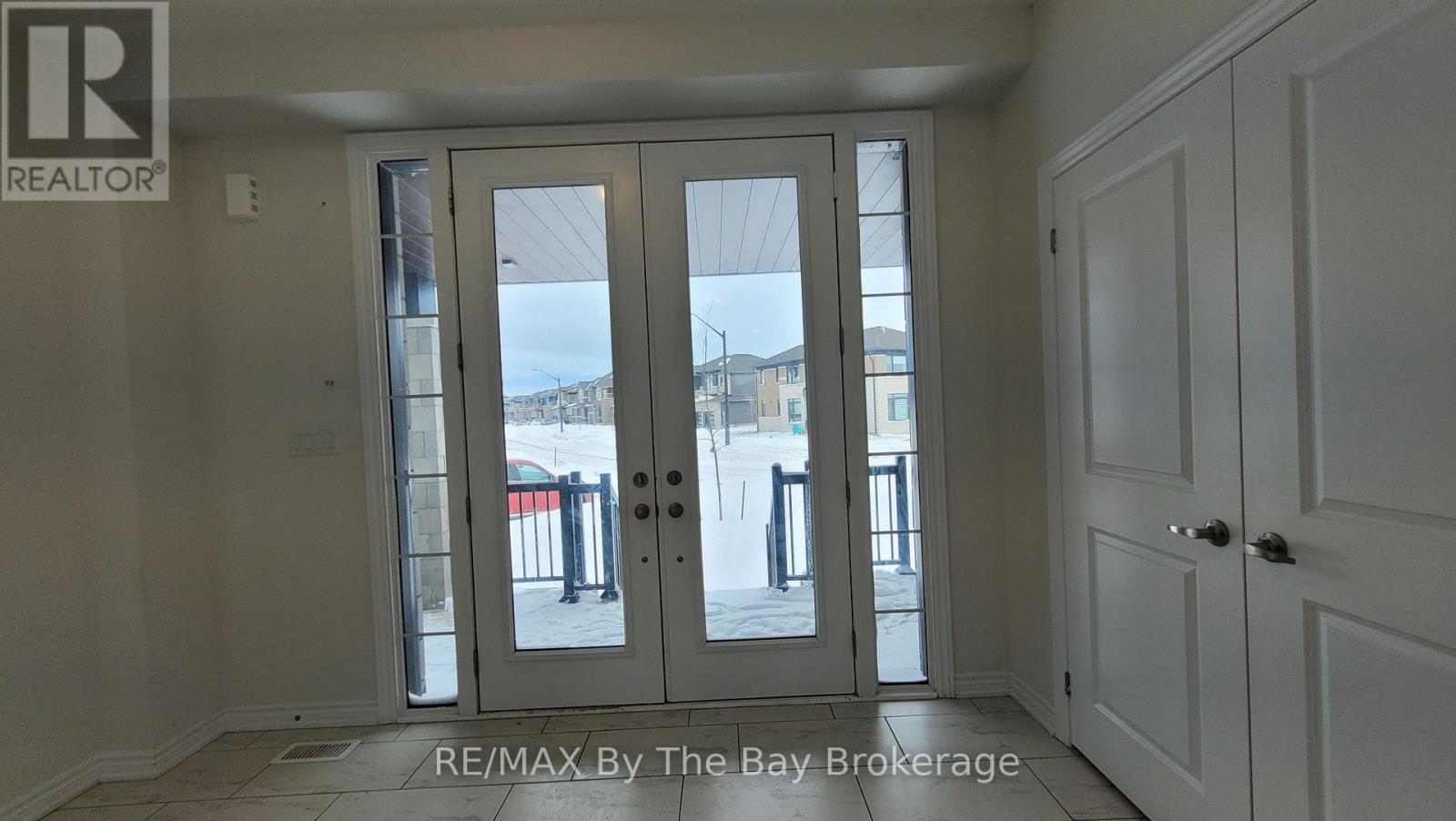 11 Del Ray Crescent, Wasaga Beach, Ontario  L9Z 0N7 - Photo 3 - S12701508