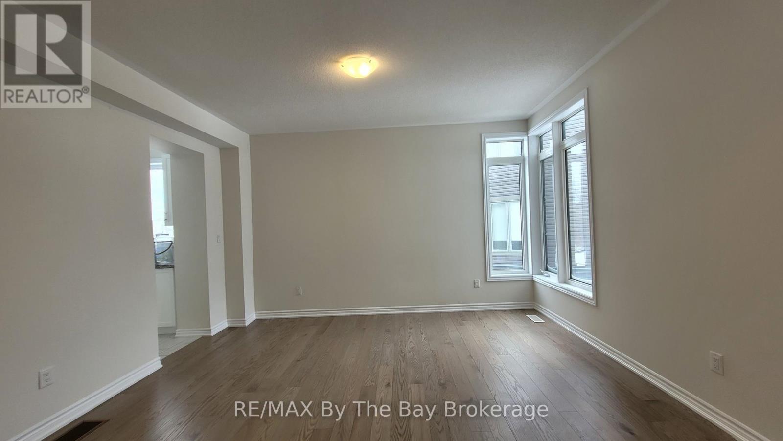 11 Del Ray Crescent, Wasaga Beach, Ontario  L9Z 0N7 - Photo 5 - S12701508