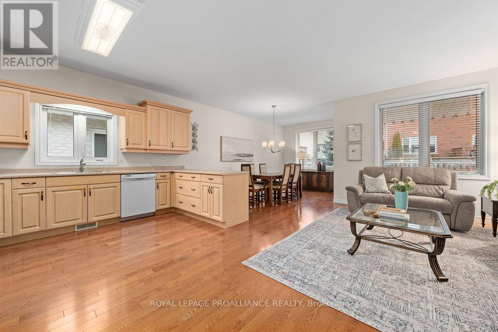 52 Simcoe Drive, Belleville, Ontario  K8N 4Z5 - Photo 18 - X12701434