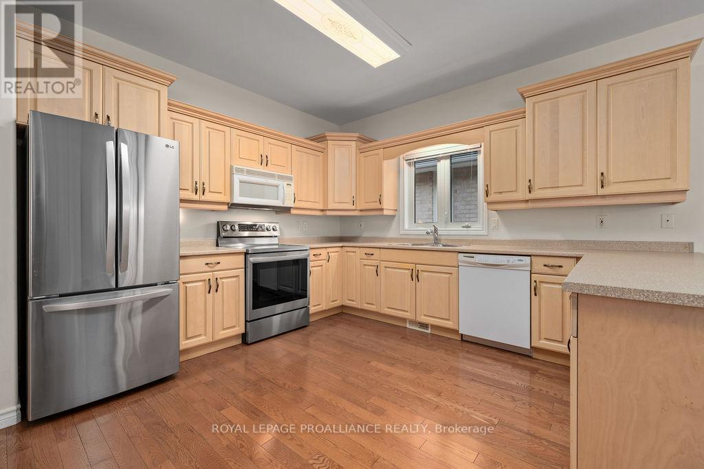 52 Simcoe Drive, Belleville, Ontario  K8N 4Z5 - Photo 20 - X12701434