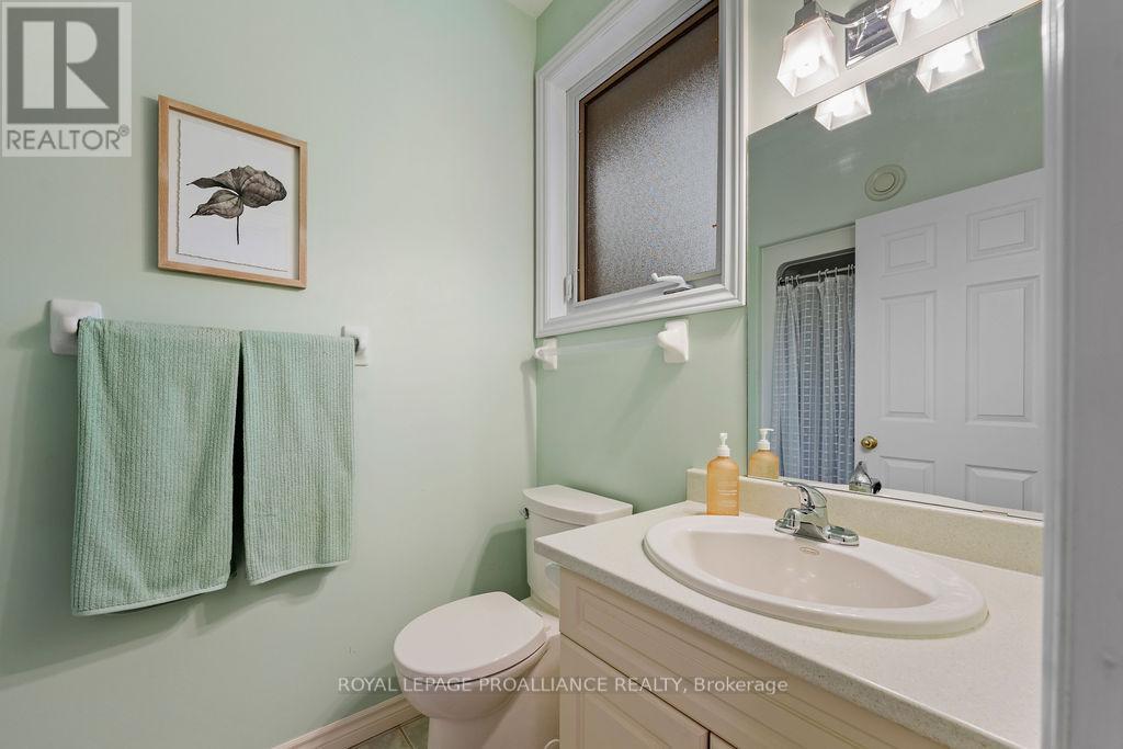 52 Simcoe Drive, Belleville, Ontario  K8N 4Z5 - Photo 35 - X12701434