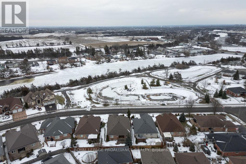 52 Simcoe Drive, Belleville, Ontario  K8N 4Z5 - Photo 5 - X12701434