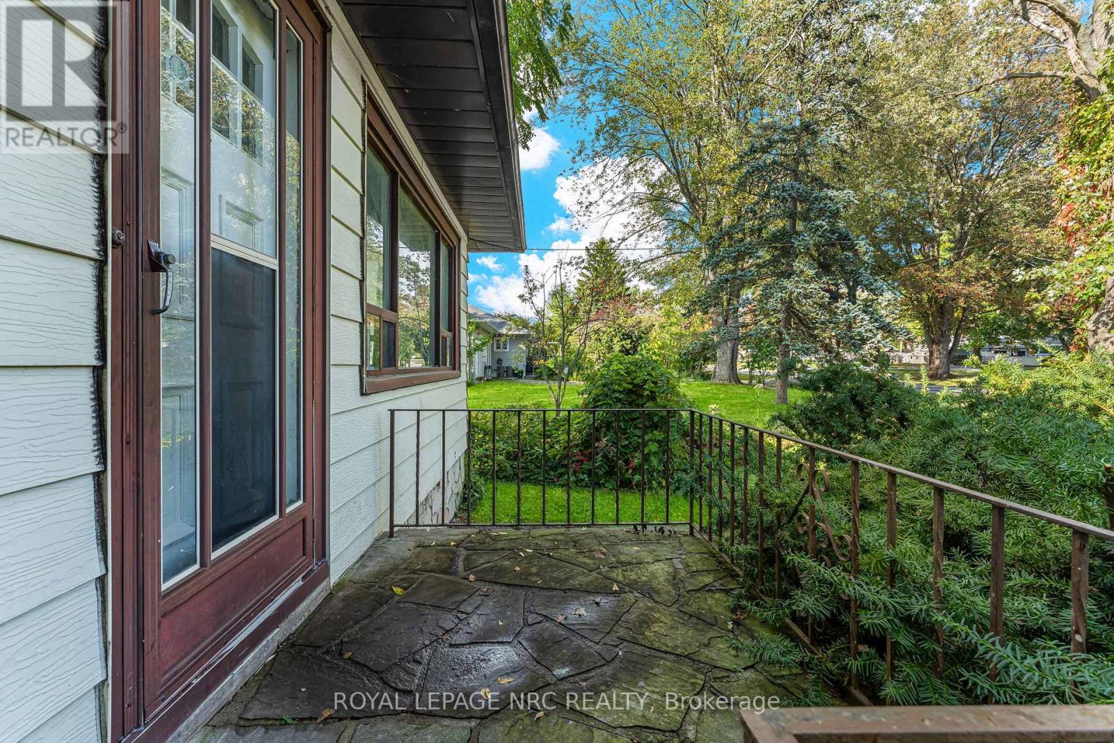 207 Elmwood Avenue, Fort Erie, Ontario  L0S 1B0 - Photo 19 - X12701506