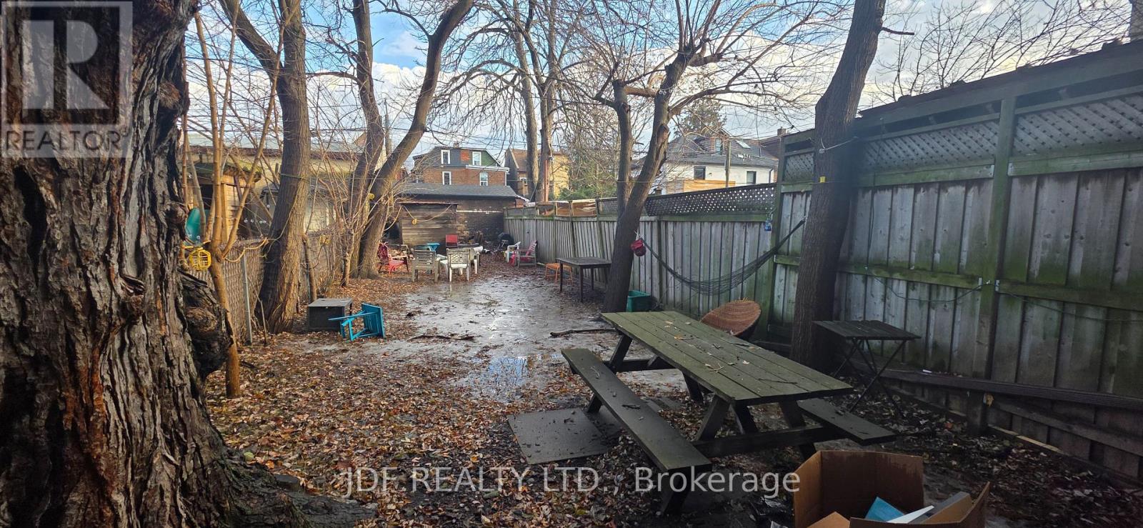 383 Lansdowne Avenue, Toronto, Ontario  M6H 3Y2 - Photo 5 - C12701464