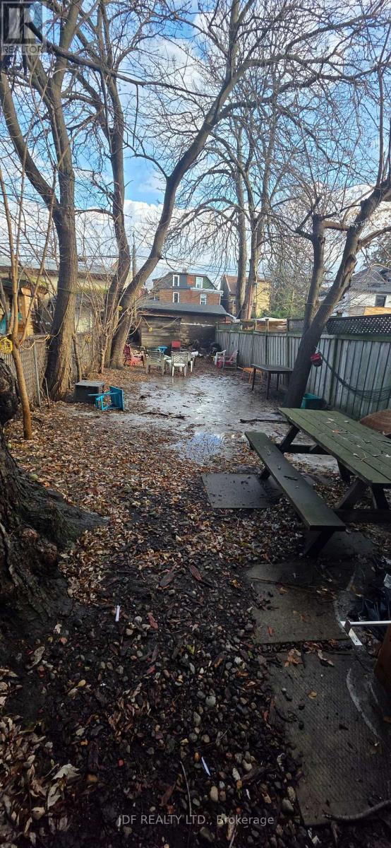 383 Lansdowne Avenue, Toronto, Ontario  M6H 3Y2 - Photo 6 - C12701464