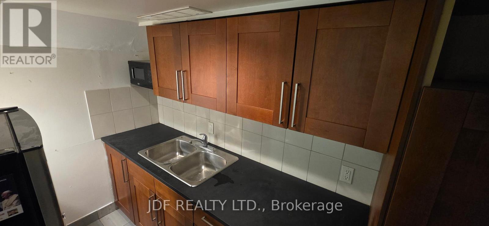 383 Lansdowne Avenue, Toronto, Ontario  M6H 3Y2 - Photo 9 - C12701464