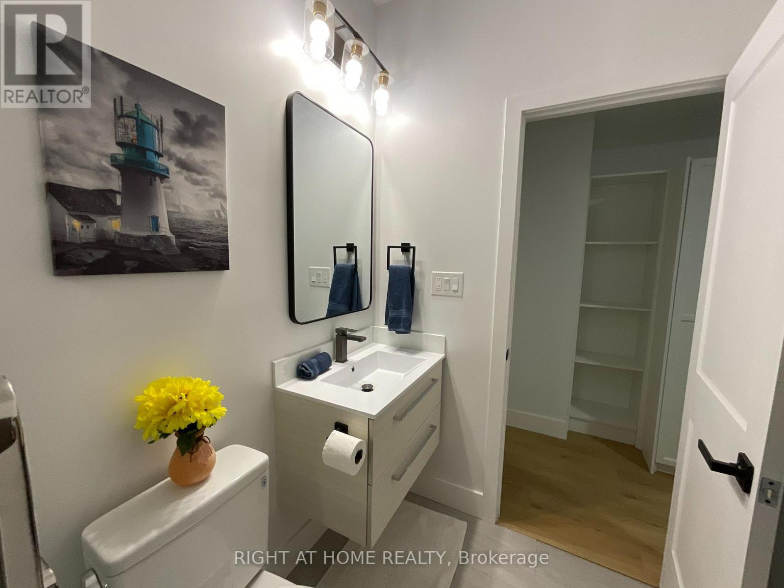 Unit #2  Main Floor - 674 Manning Avenue, Toronto, Ontario  M6G 2W4 - Photo 11 - C12701470