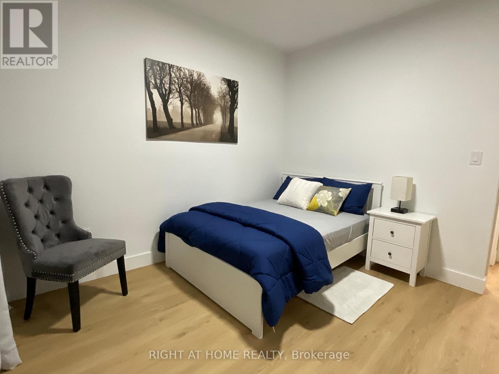 Unit #2  Main Floor - 674 Manning Avenue, Toronto, Ontario  M6G 2W4 - Photo 15 - C12701470