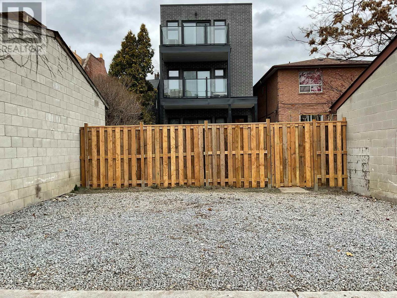 Unit #2  Main Floor - 674 Manning Avenue, Toronto, Ontario  M6G 2W4 - Photo 20 - C12701470