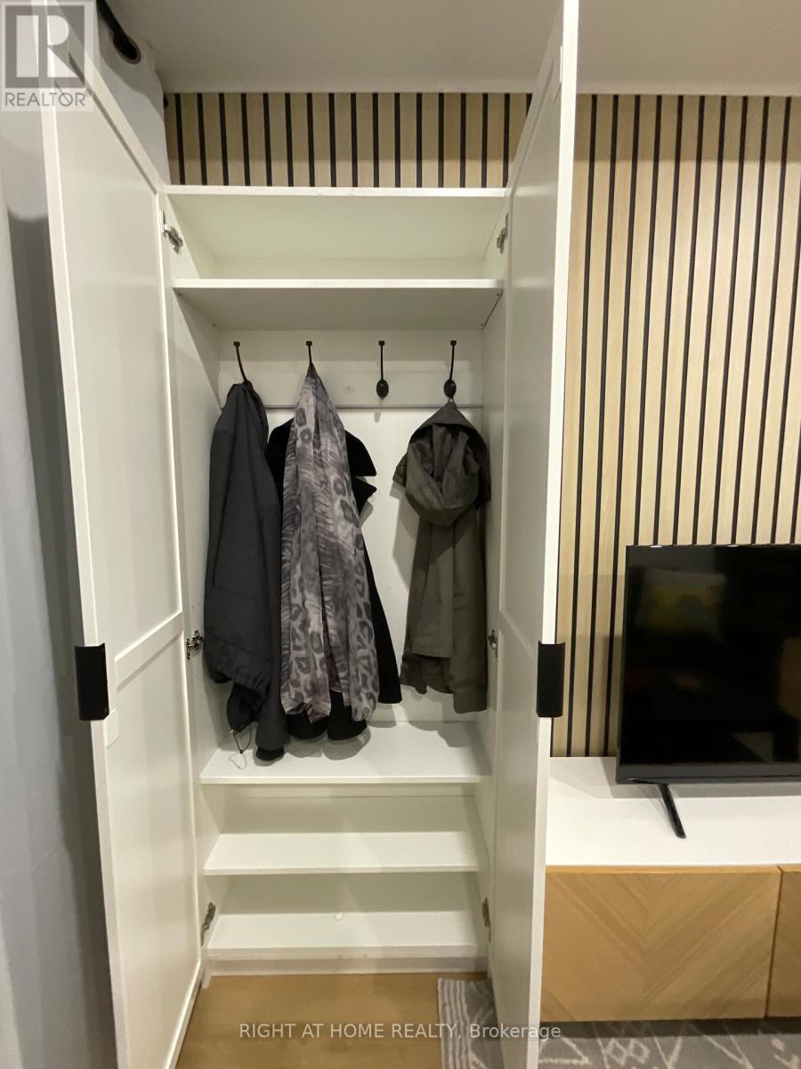 Unit #2  Main Floor - 674 Manning Avenue, Toronto, Ontario  M6G 2W4 - Photo 6 - C12701470