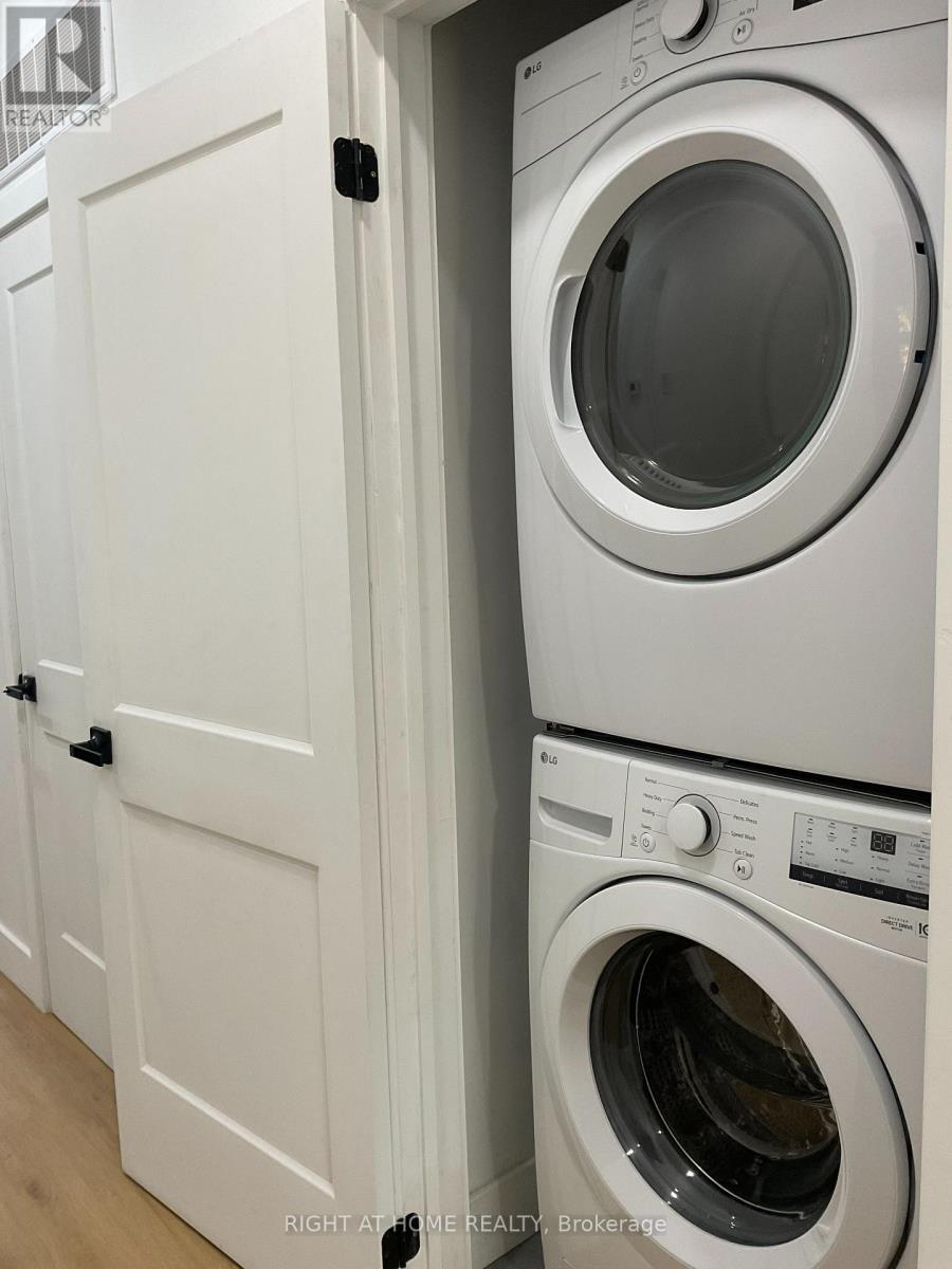 Unit #2  Main Floor - 674 Manning Avenue, Toronto, Ontario  M6G 2W4 - Photo 8 - C12701470