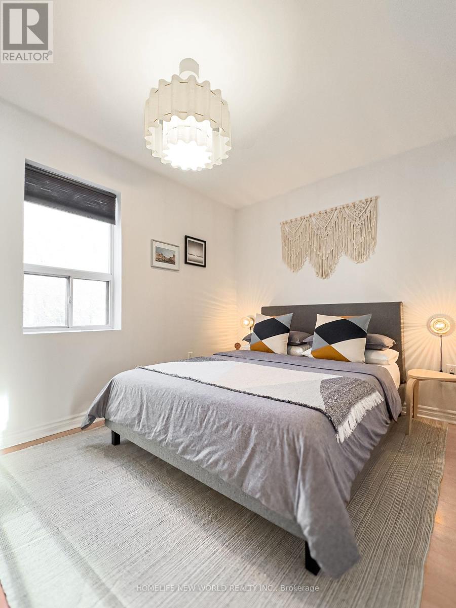 Upper - 27 Marigold Avenue, Toronto, Ontario  M4M 3B1 - Photo 8 - E12701420