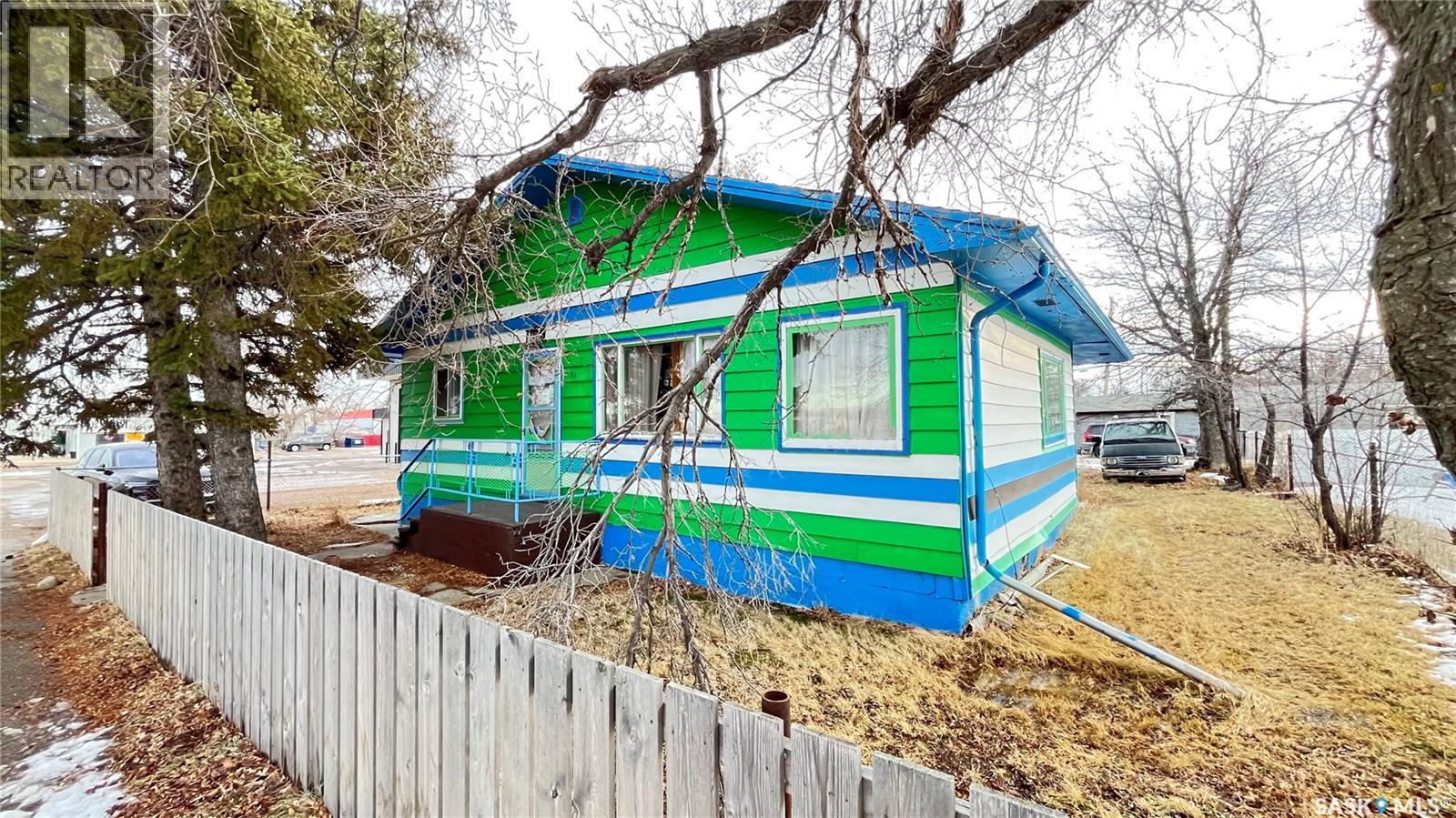 46 Pacific Avenue, Maple Creek, Saskatchewan  S0N 1N0 - Photo 1 - SK026924