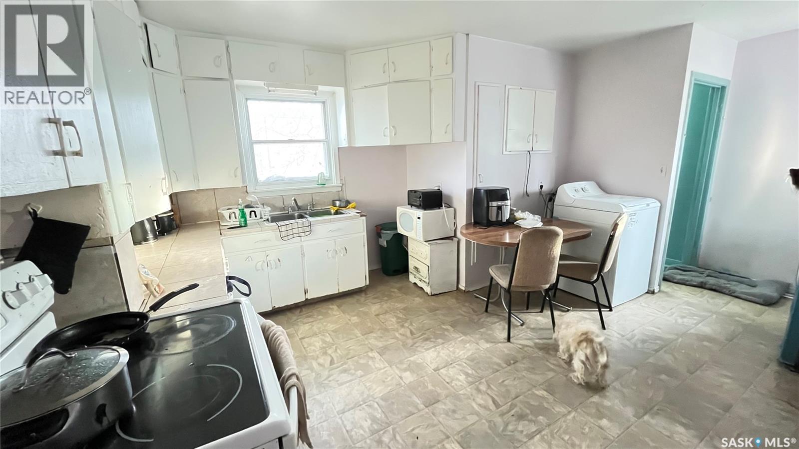 46 Pacific Avenue, Maple Creek, Saskatchewan  S0N 1N0 - Photo 15 - SK026924