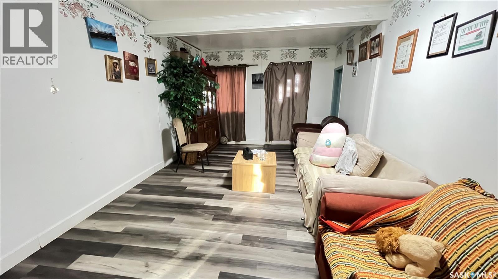 46 Pacific Avenue, Maple Creek, Saskatchewan  S0N 1N0 - Photo 4 - SK026924