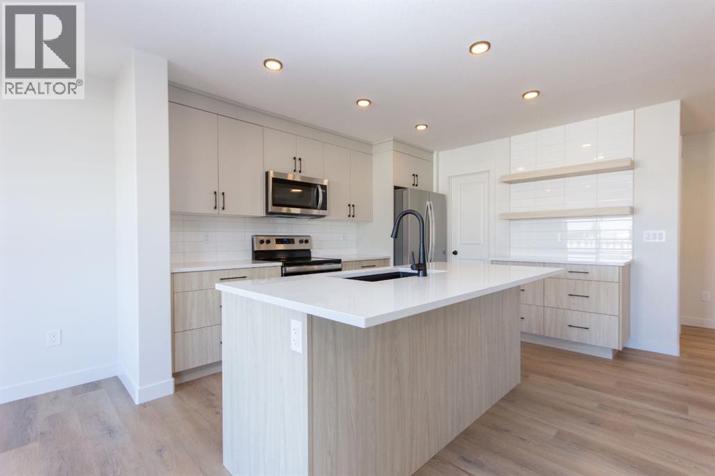 256 Augustus Way, Penhold, Alberta  T0M 1R0 - Photo 3 - A2277213