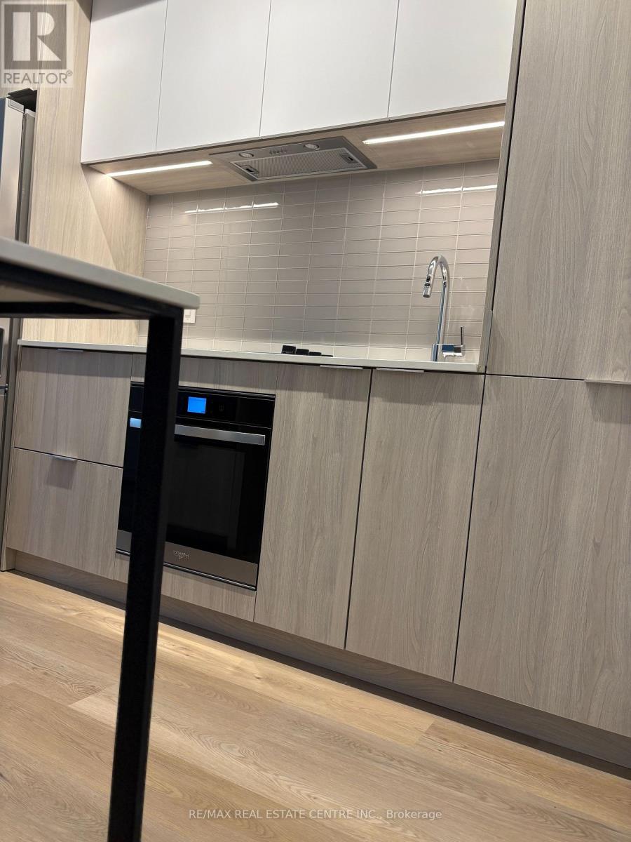 3702 - 395 Square One Drive, Mississauga, Ontario  L5B 0P6 - Photo 16 - W12701428