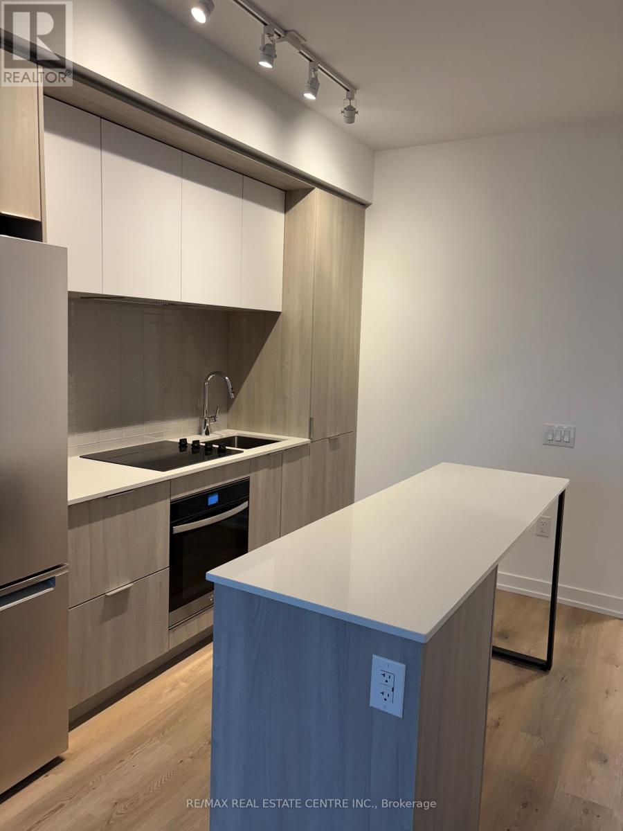 3702 - 395 Square One Drive, Mississauga, Ontario  L5B 0P6 - Photo 17 - W12701428