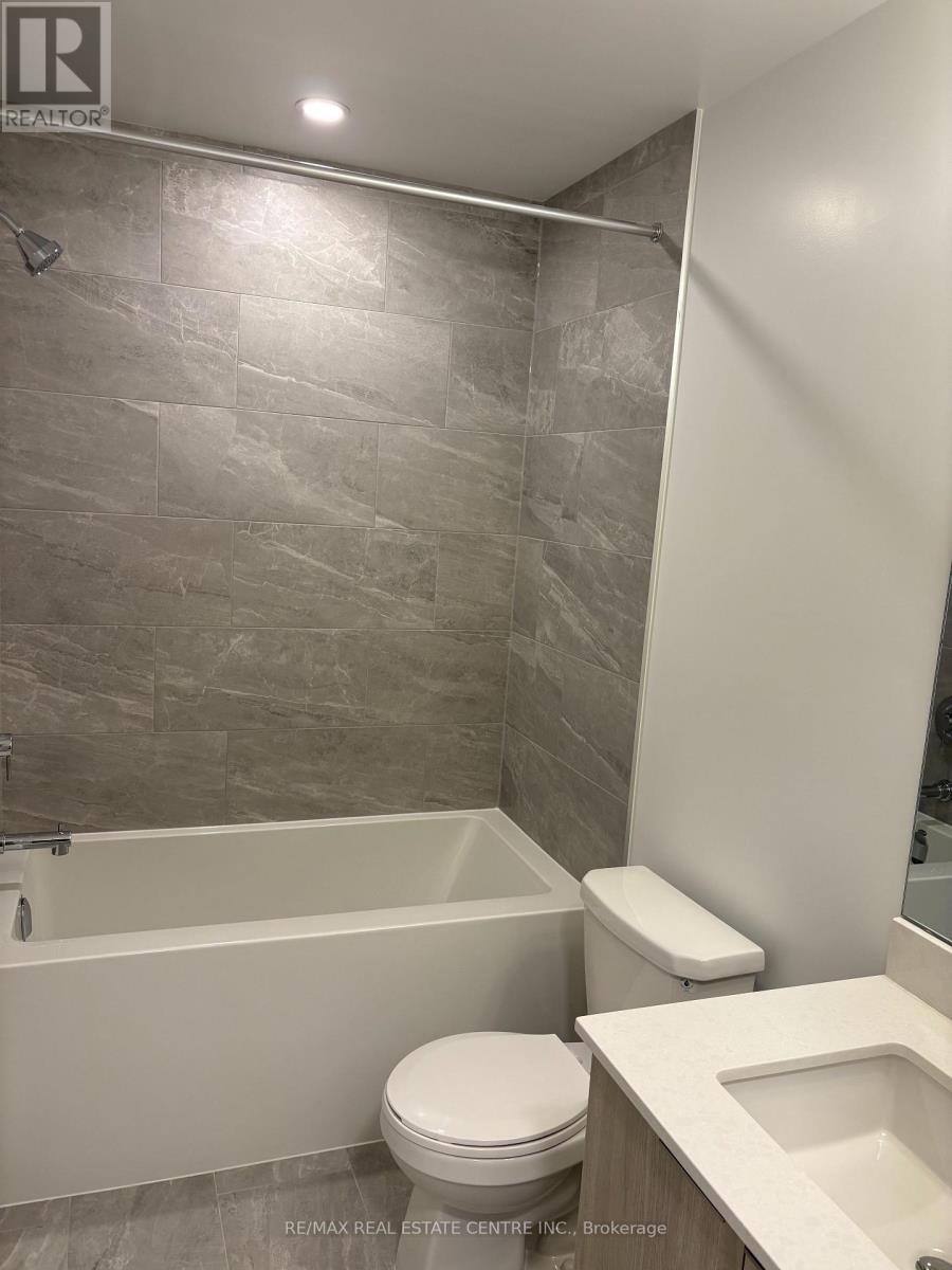 3702 - 395 Square One Drive, Mississauga, Ontario  L5B 0P6 - Photo 18 - W12701428