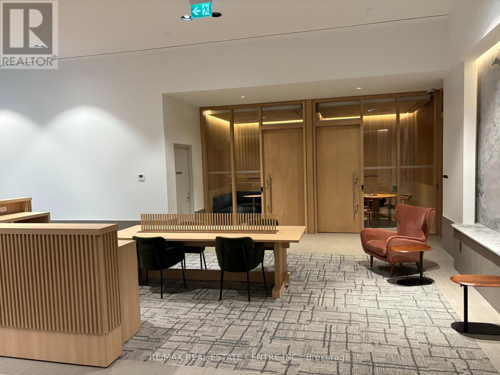 3702 - 395 Square One Drive, Mississauga, Ontario  L5B 0P6 - Photo 7 - W12701428