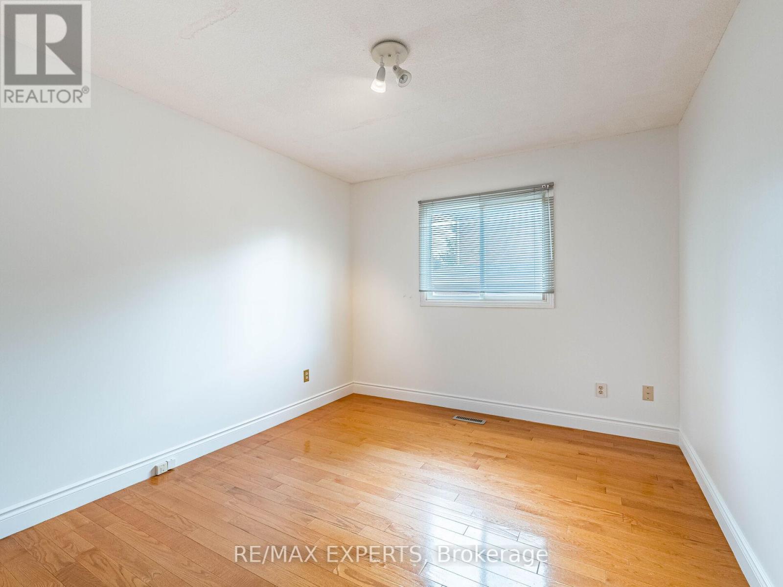 31 Mccabe Crescent, Caledon, Ontario  L7E 5X1 - Photo 13 - W12701440