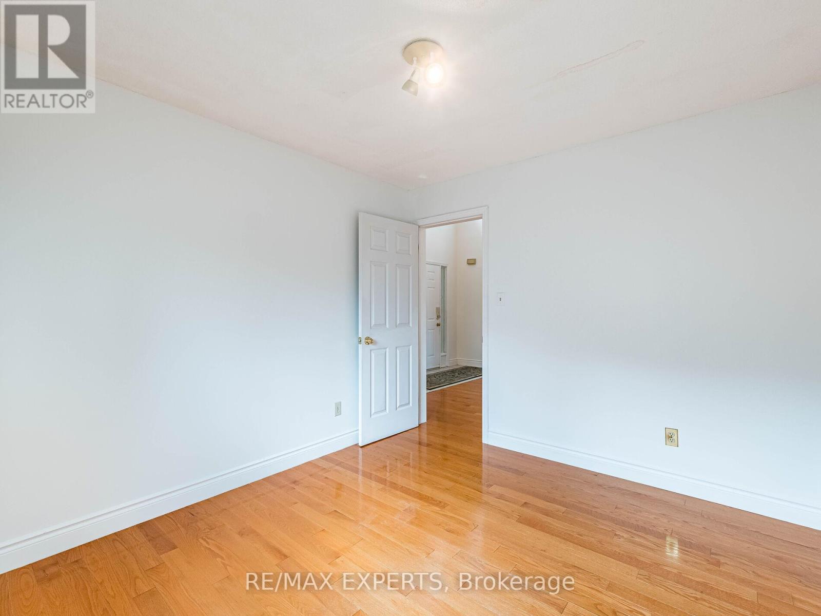 31 Mccabe Crescent, Caledon, Ontario  L7E 5X1 - Photo 14 - W12701440