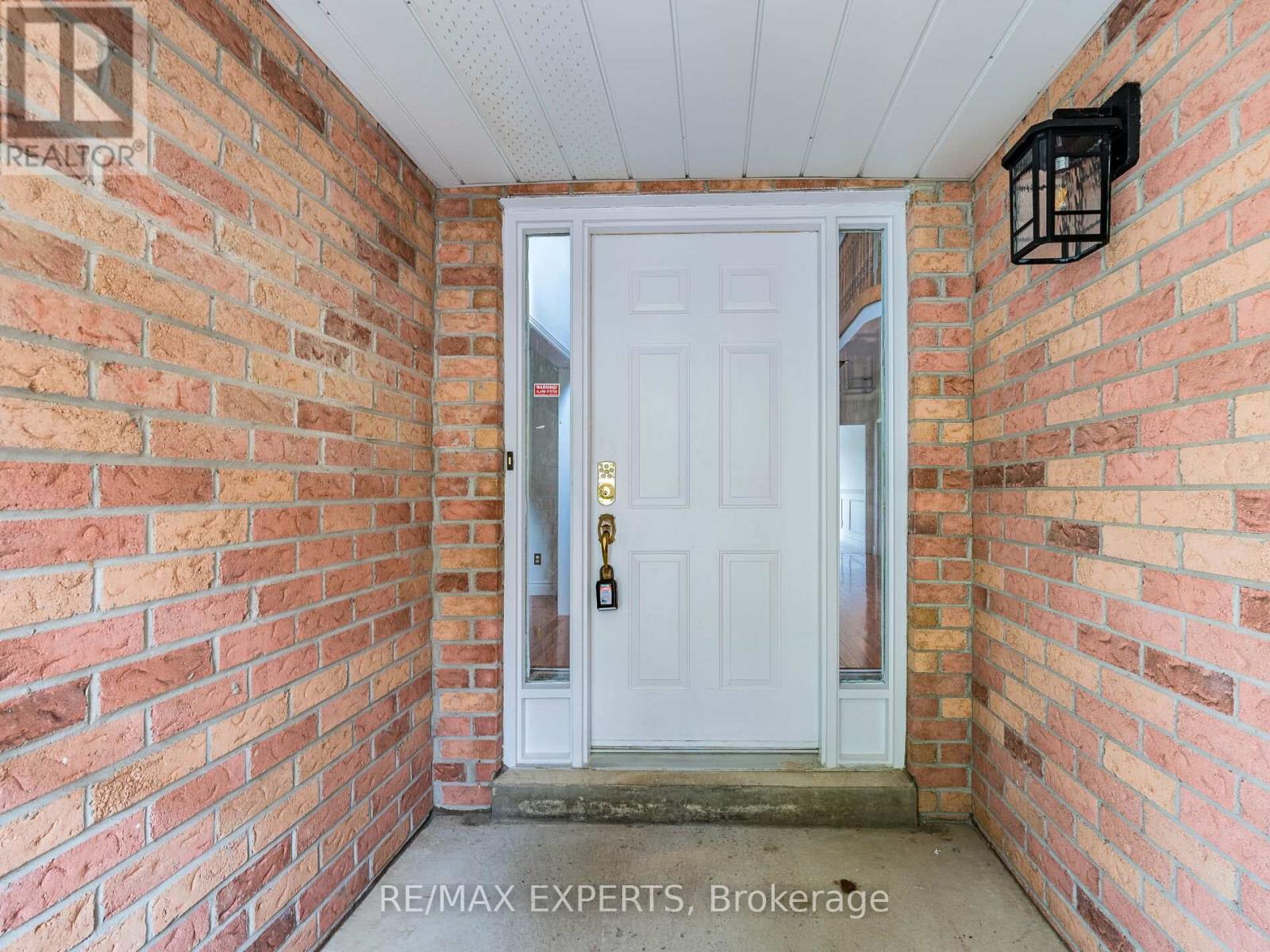 31 Mccabe Crescent, Caledon, Ontario  L7E 5X1 - Photo 8 - W12701440