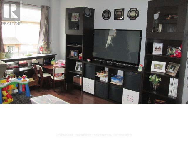 5117 Dryden Avenue N, Burlington, Ontario  L7L 6L3 - Photo 3 - W12701454