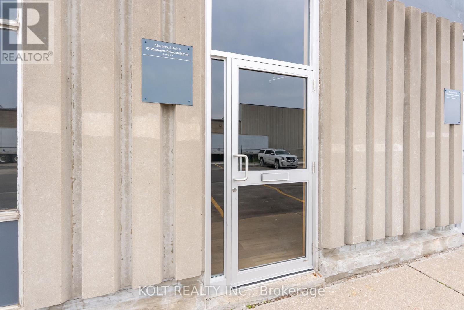 5-6 - 67 Westmore Drive, Toronto, Ontario  M9V 3Y6 - Photo 2 - W12701472