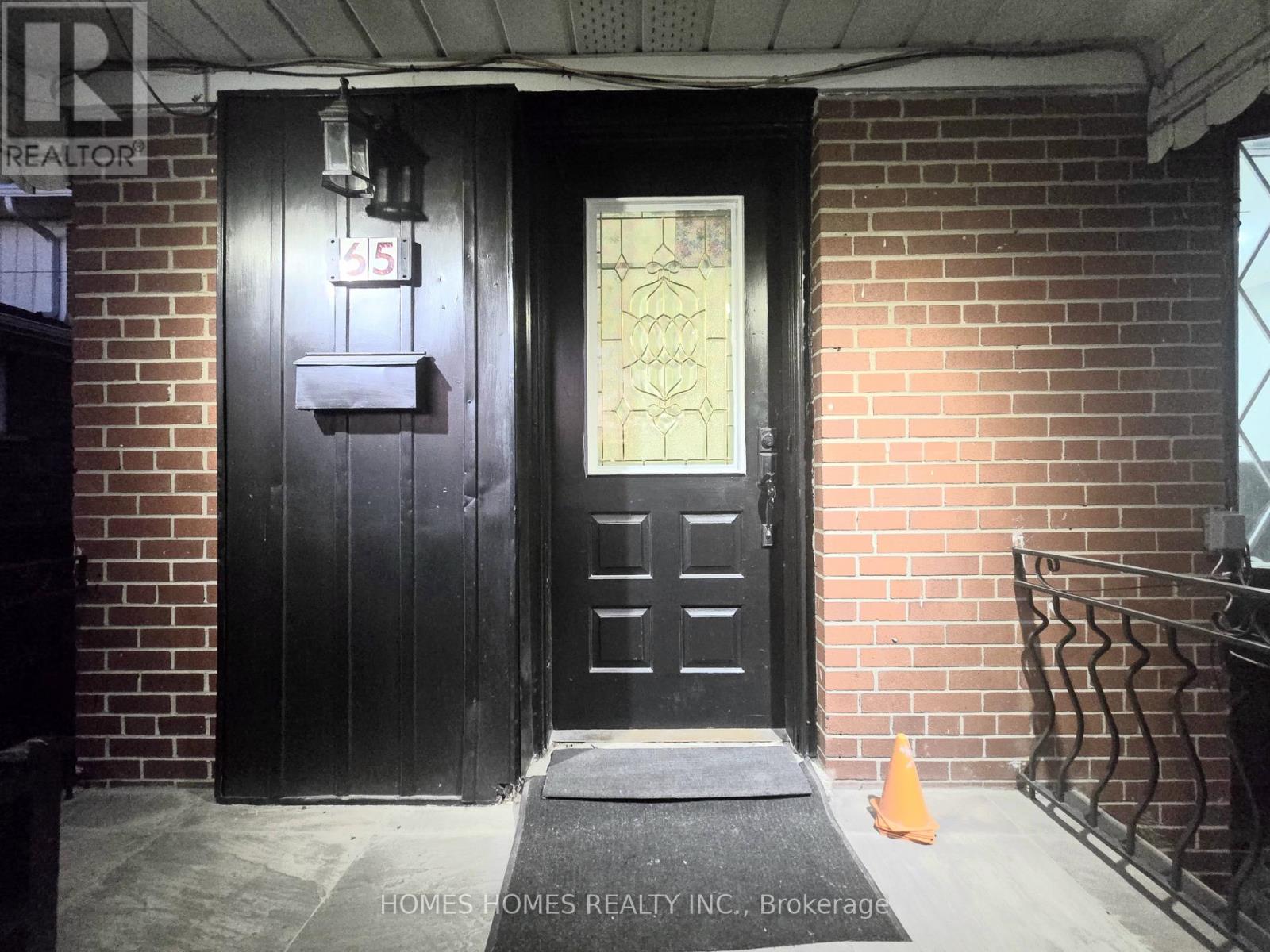 65 Elnathan Crescent, Toronto, Ontario  M9L 2G2 - Photo 3 - W12701480