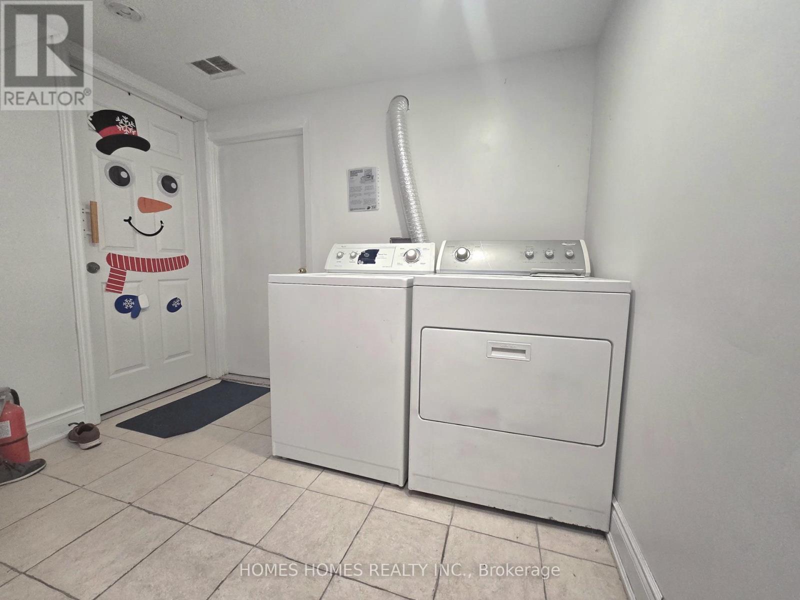 65 Elnathan Crescent, Toronto, Ontario  M9L 2G2 - Photo 30 - W12701480