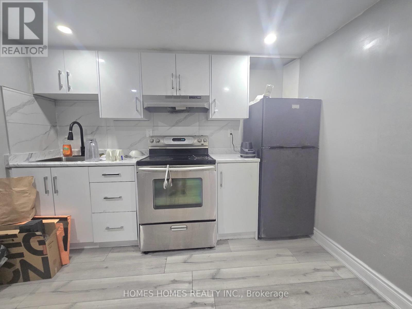 65 Elnathan Crescent, Toronto, Ontario  M9L 2G2 - Photo 34 - W12701480