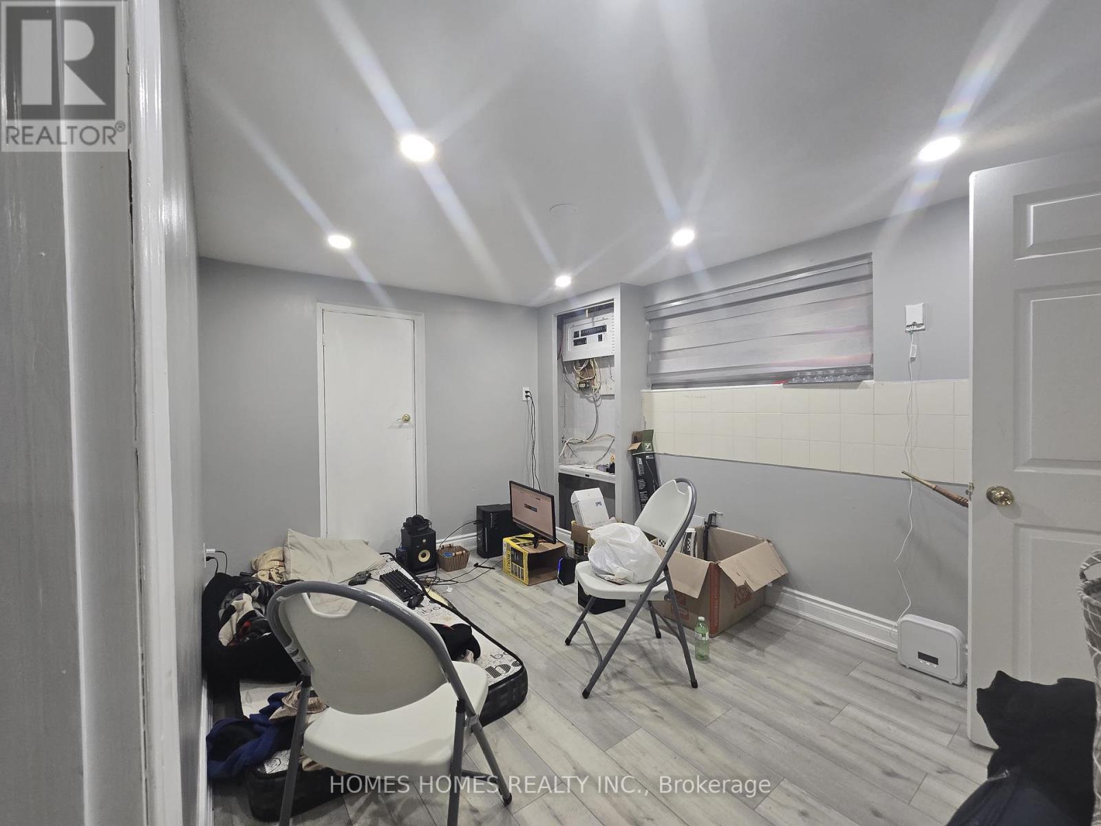 65 Elnathan Crescent, Toronto, Ontario  M9L 2G2 - Photo 36 - W12701480