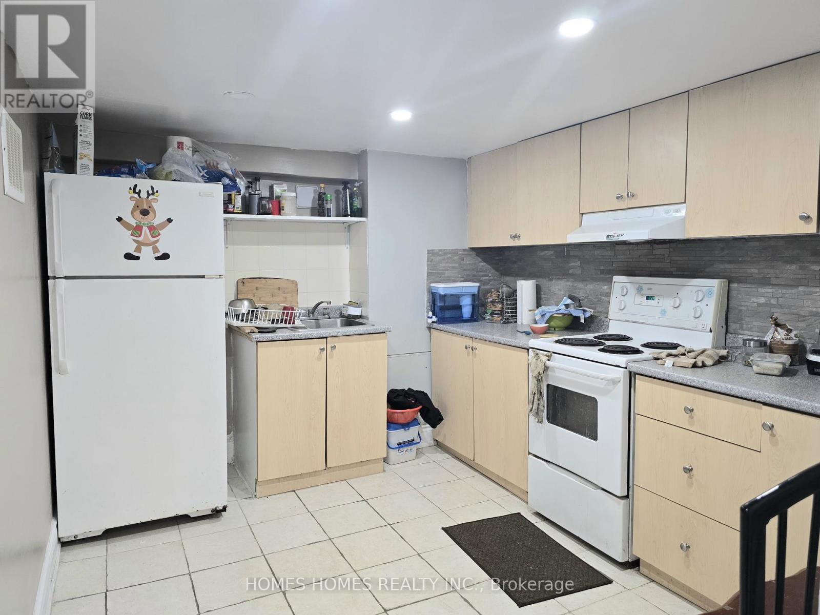 65 Elnathan Crescent, Toronto, Ontario  M9L 2G2 - Photo 39 - W12701480