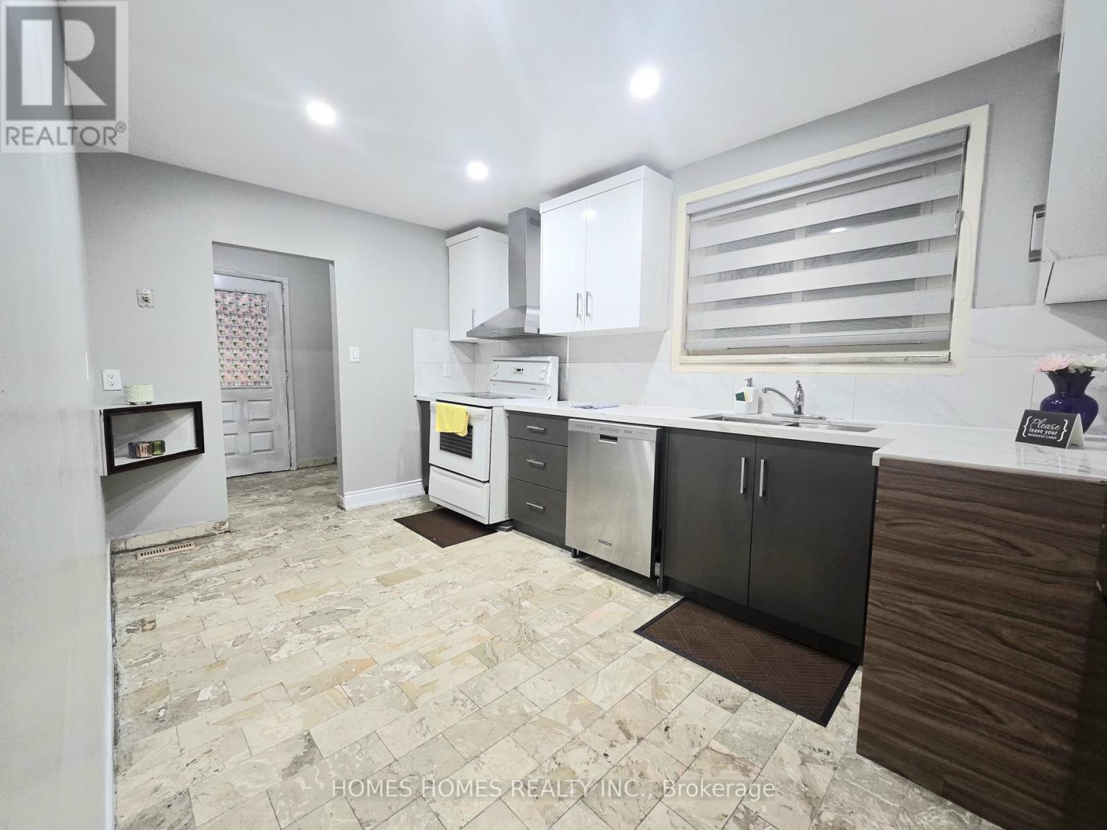 65 Elnathan Crescent, Toronto, Ontario  M9L 2G2 - Photo 7 - W12701480