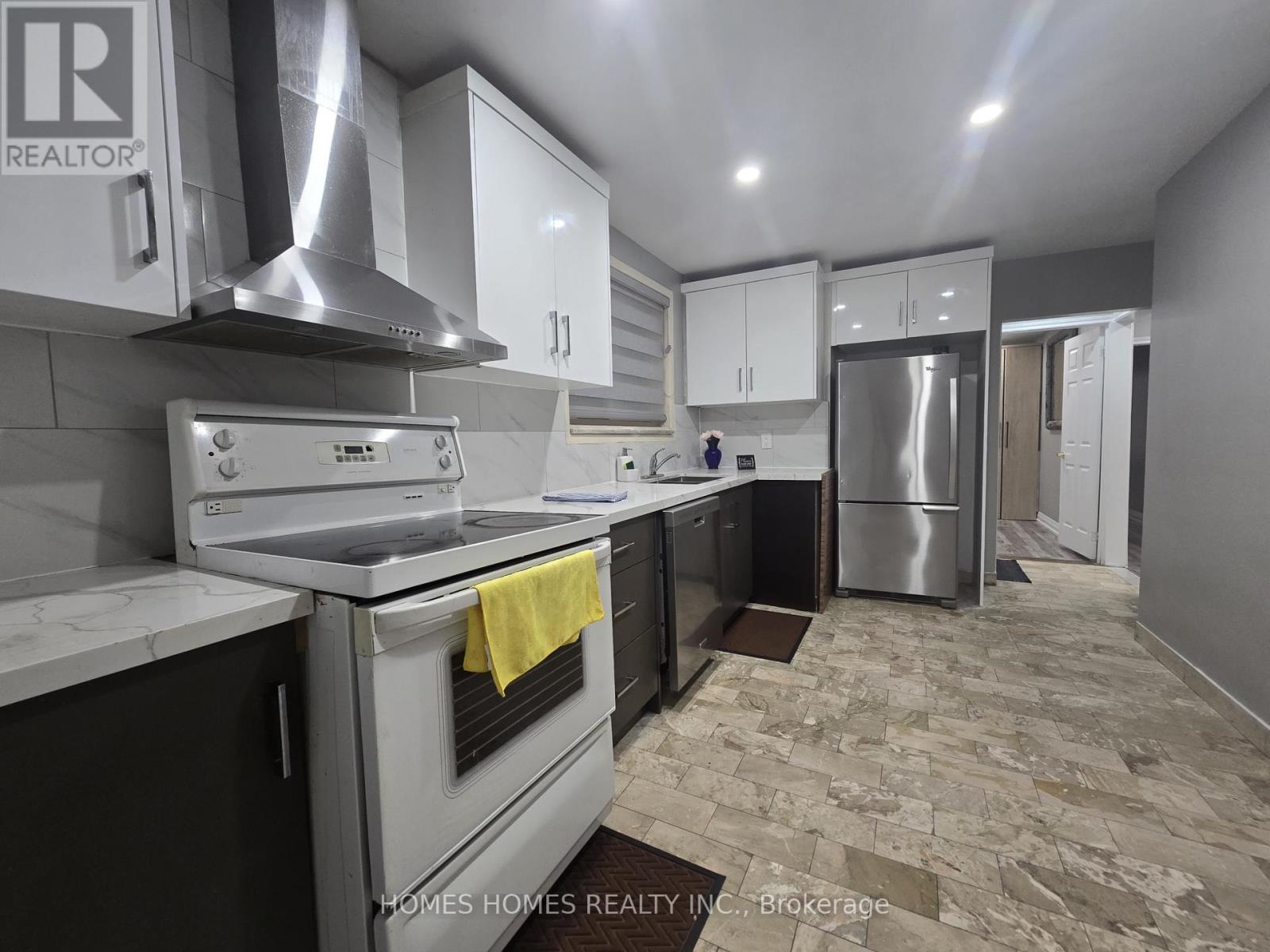 65 Elnathan Crescent, Toronto, Ontario  M9L 2G2 - Photo 8 - W12701480