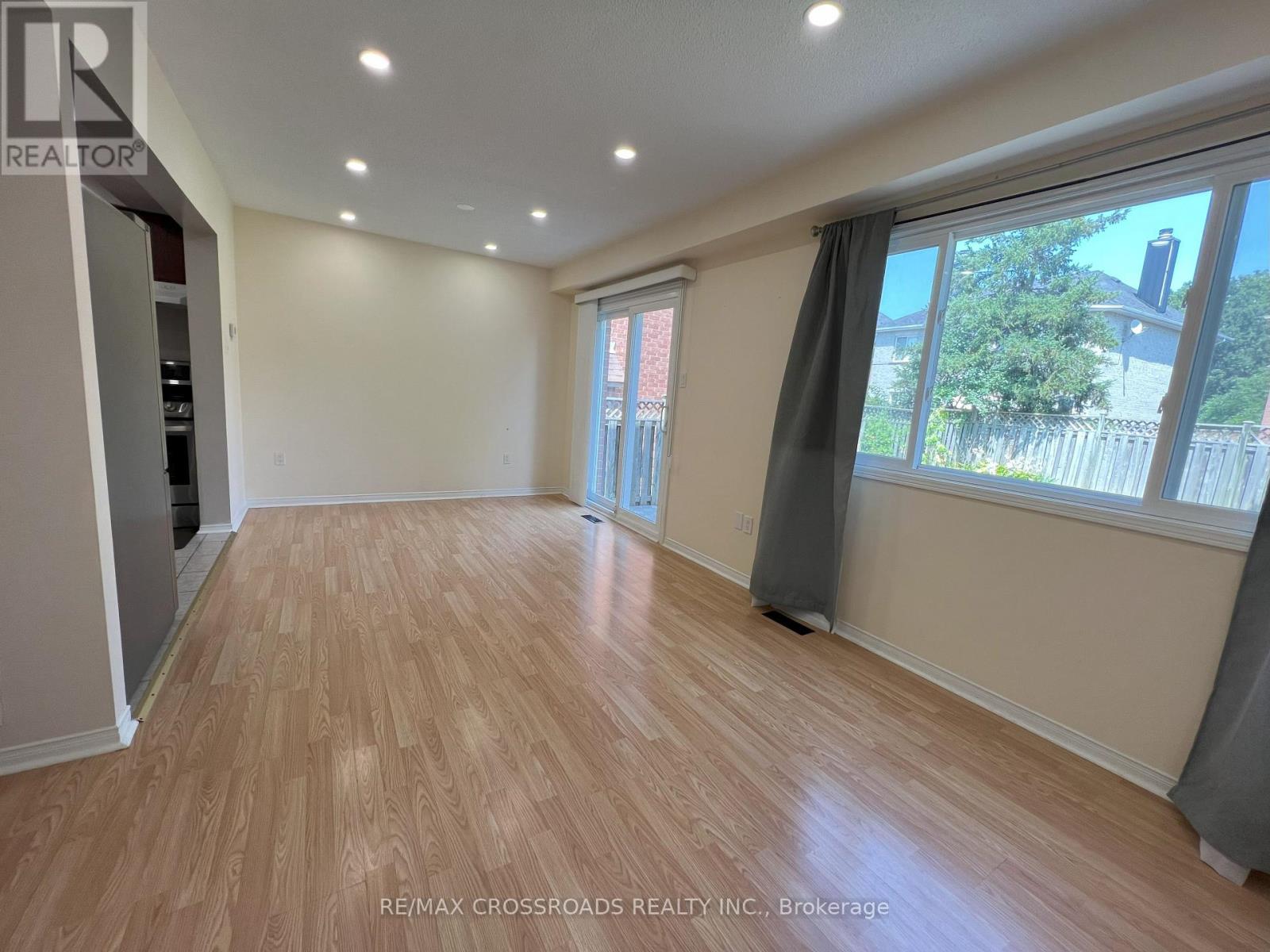 51 Hood Crescent, Brampton, Ontario  L6Y 4S7 - Photo 5 - W12701500