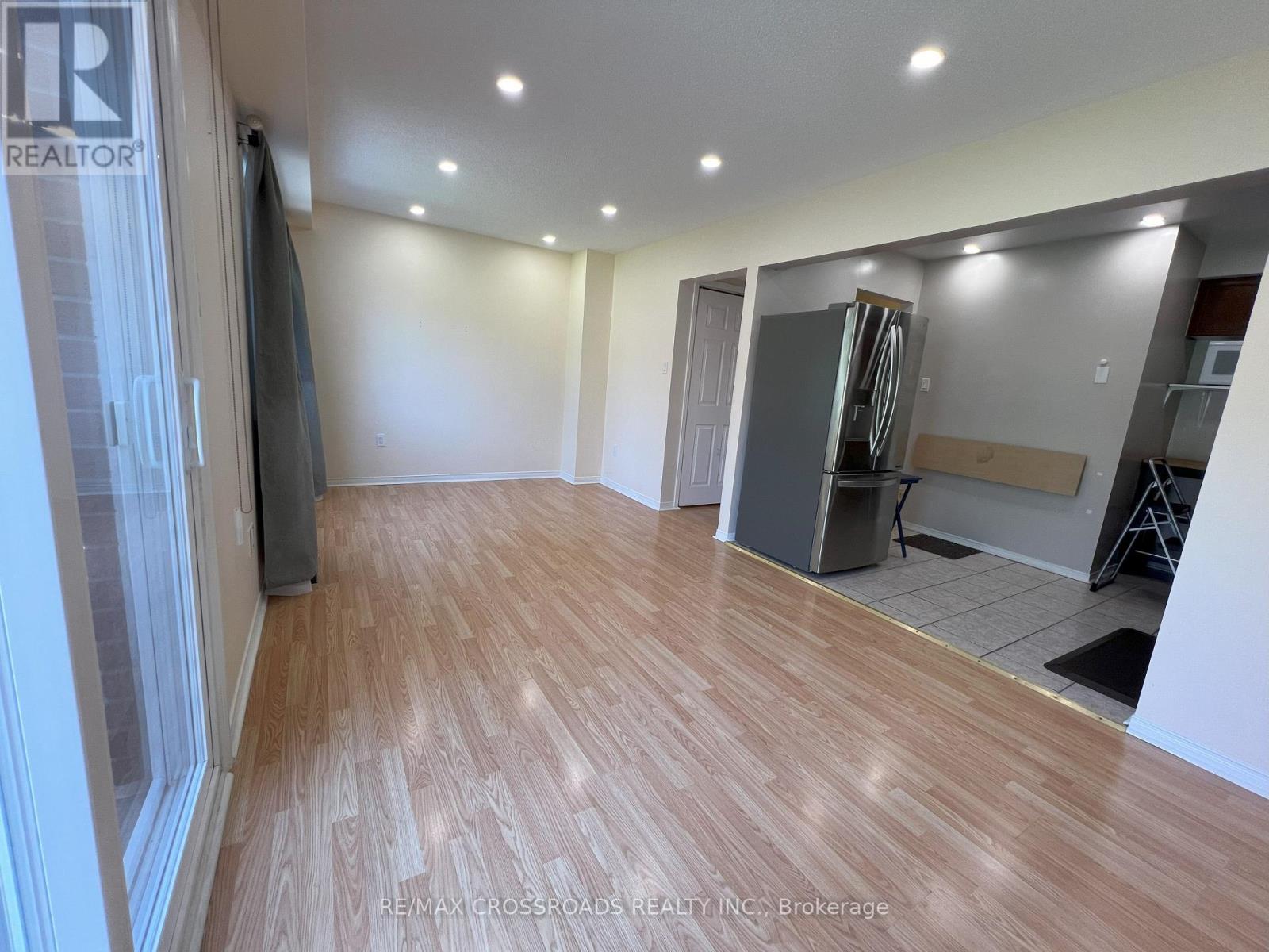 51 Hood Crescent, Brampton, Ontario  L6Y 4S7 - Photo 7 - W12701500