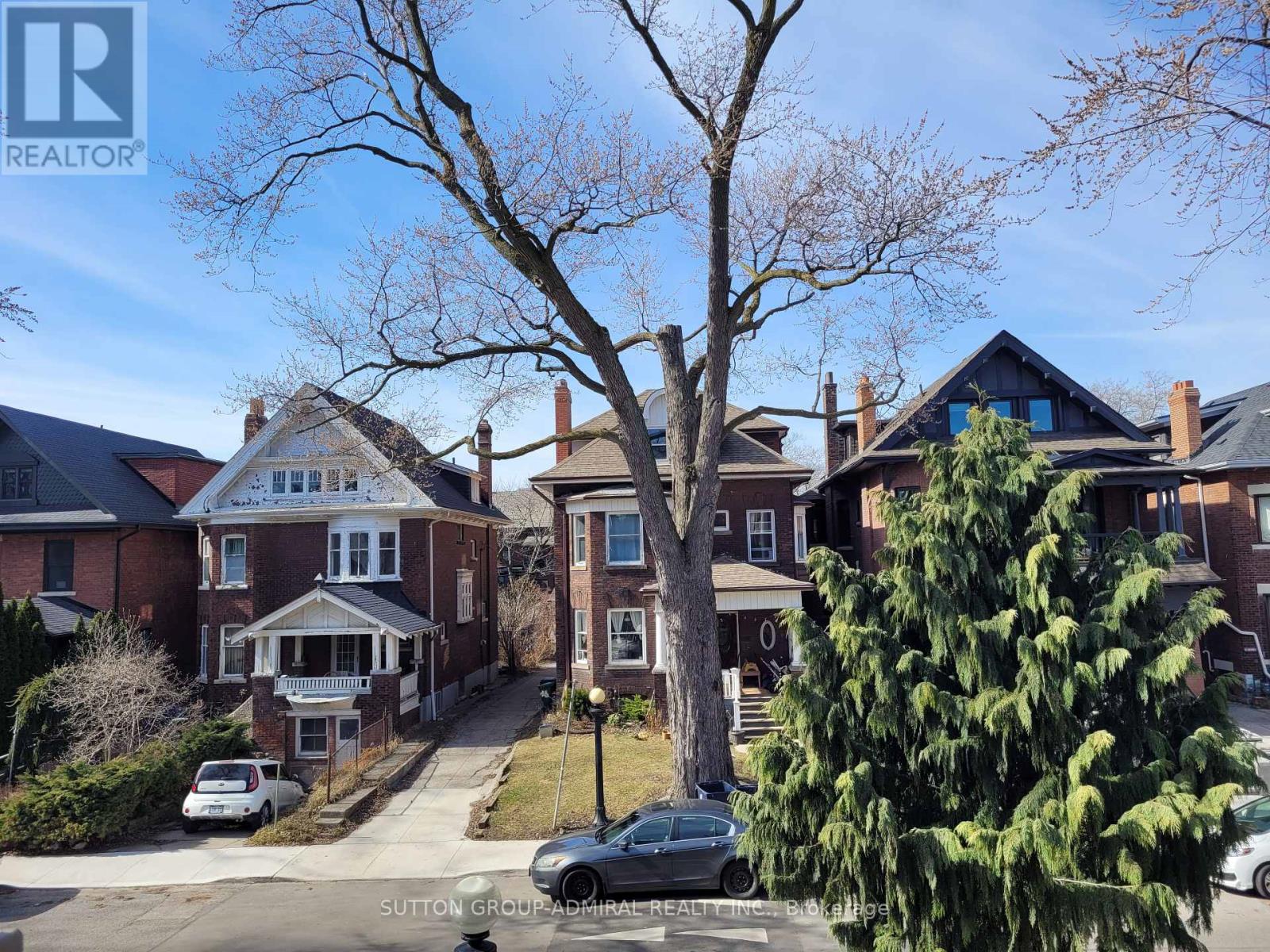 BACK STUDIO APARTMENT - 335 PALMERSTON BOULEVARD, Toronto, Ontario