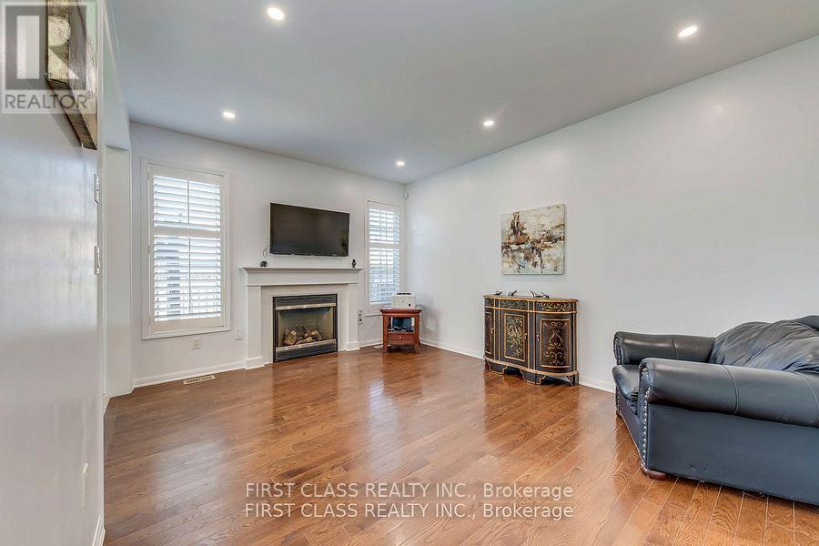 720 Savoline Boulevard, Milton, Ontario  L9T 0X4 - Photo 12 - W12698634