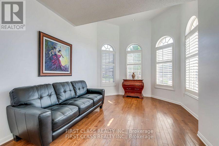 720 Savoline Boulevard, Milton, Ontario  L9T 0X4 - Photo 10 - W12698634