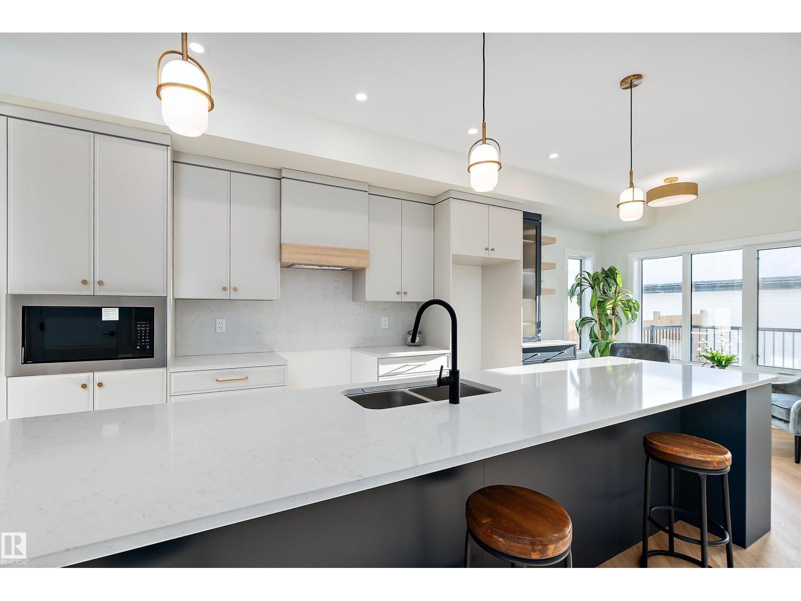 7509 Rowland Rd Nw, Edmonton, Alberta  T6A 3W4 - Photo 3 - E4470159